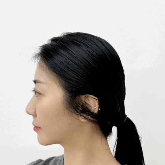 예시 3 — 머리를 묶은 상태로 왼쪽 옆모습